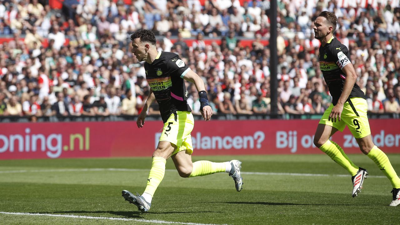 Ivan Perisic maakte de 2-1 voor PSV tegen Feyenoord. (Foto: ANP, Bart Stoutjesdijk)