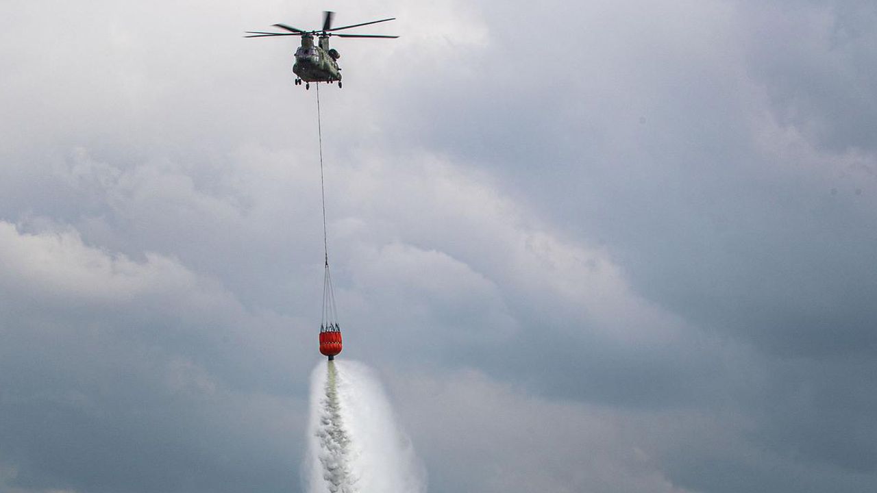De chinooks in actie (foto: defensie). 