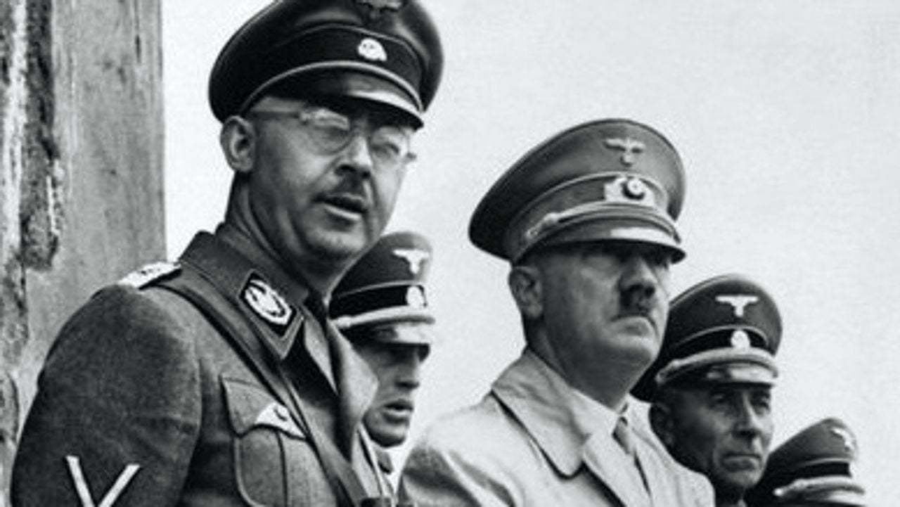 Himmler (links) naast Hitler (foto: archief)