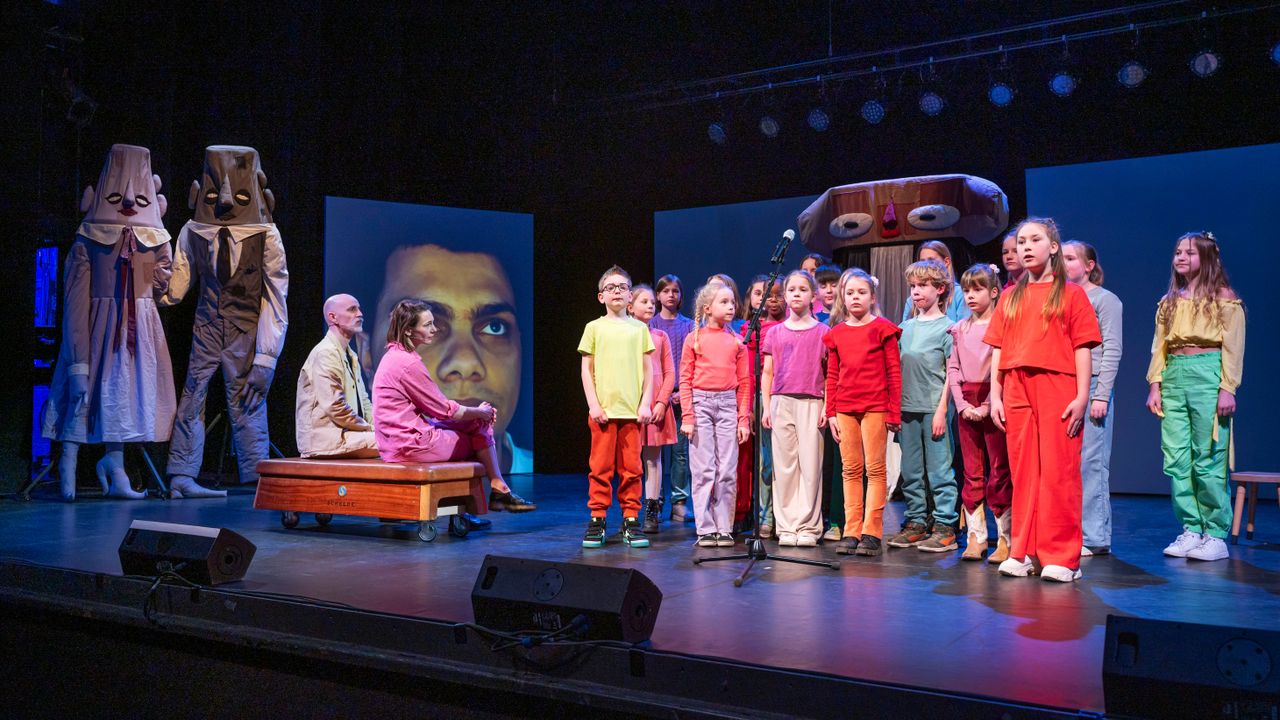 Scene uit de voorstelling Ouderpardon (foto: Karin Jonkers).