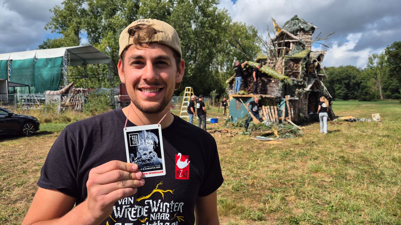 Sem van Ginneken laat trots zijn overwinningskaart zien (foto: Collin Beijk).