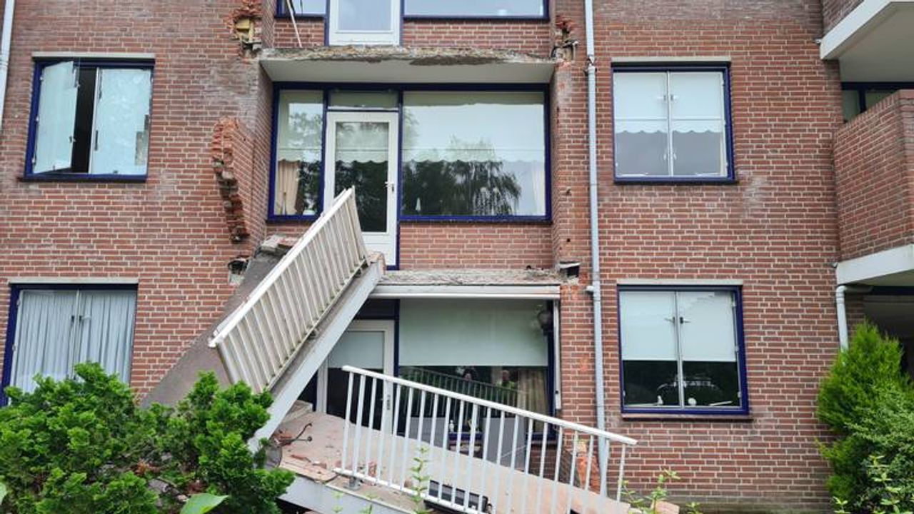 De balkonnetjes stortten op 2 september vorig jaar naar beneden.