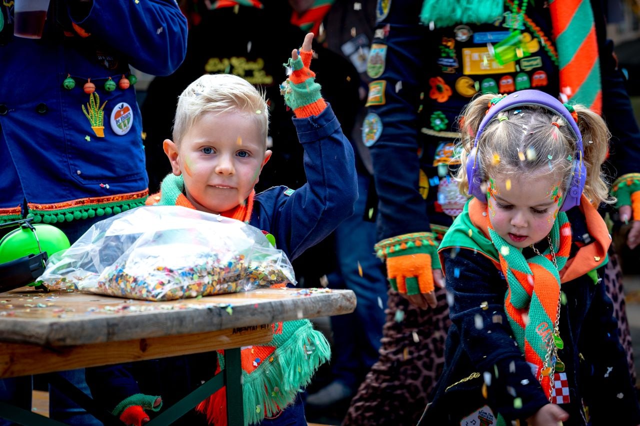 Ook de jongste carnavalsvierders doen mee met deze Kruikencantus (foto: Eye4Images).