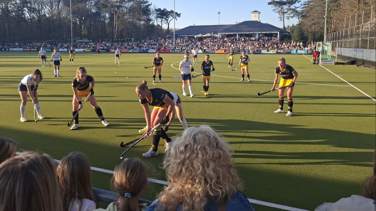 Volle bak op het sportpark van HC Tilburg. (Foto: Leon Voskamp)