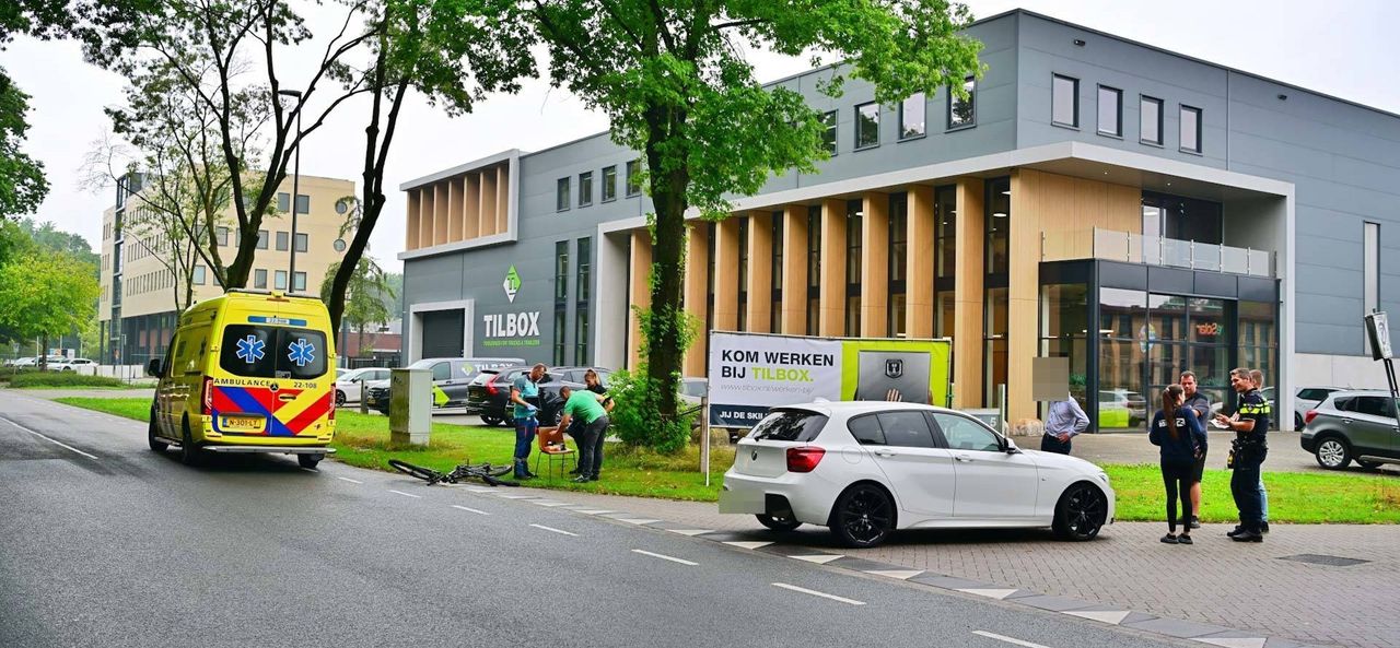 De auto wilde afslaan (foto: Rico Vogels / Persbureau Heitink).