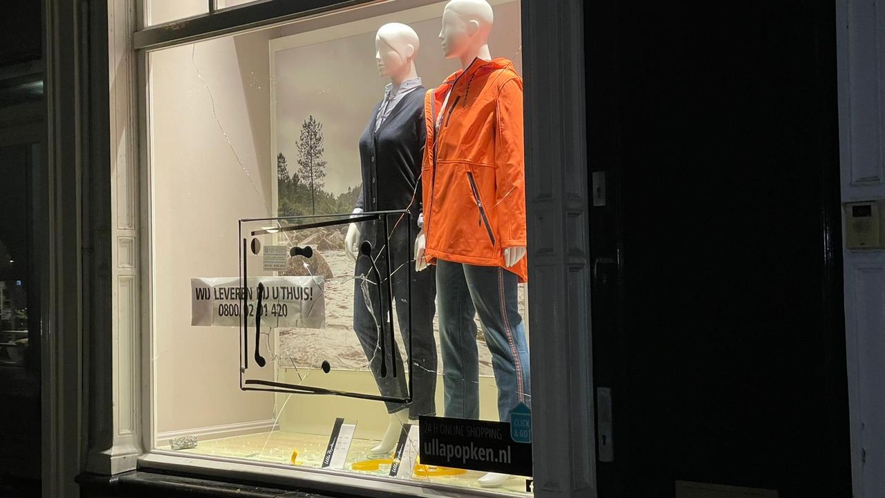 Winkel voor grote maten Ulla Popken (foto: Jos Verkuijlen).