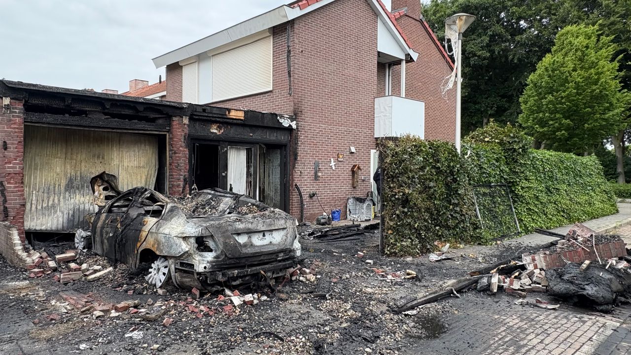 De schade na de brand is enorm (Foto: Imke van de Laar)