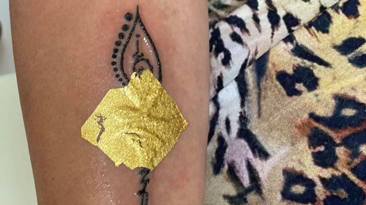 Tattoo met het goud dat Duncan eroverheen had gelegd tijdens de ceremonie (privéfoto). 