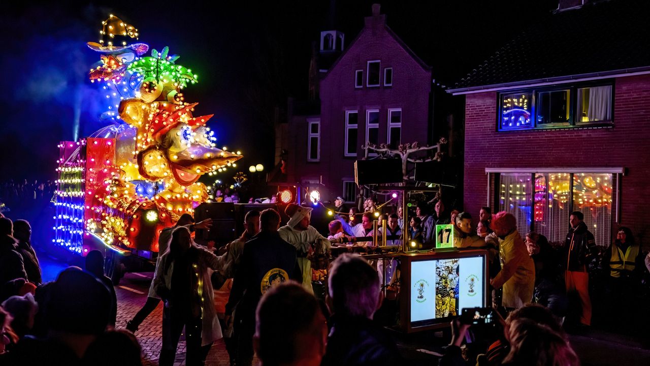 De verlichte optocht in het Knollenrijk (foto: EYE4images).