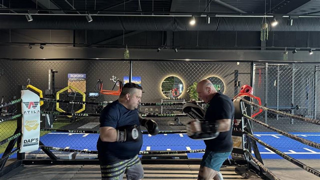 Corné overwint verslaving en doet zonder ervaring mee aan boksgala (foto: Evie Hendriks / Omroep Brabant).