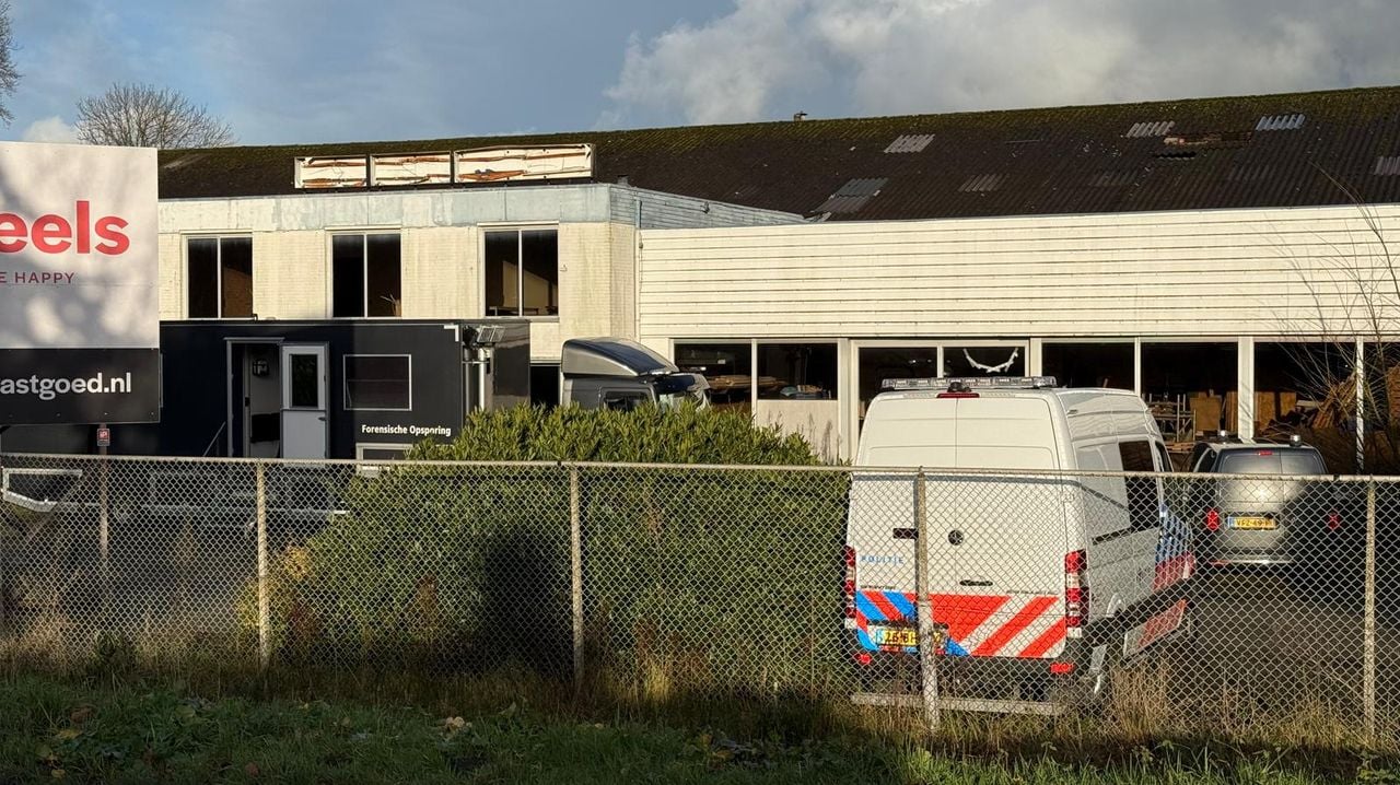 Het terrein waar de politie donderdag onderzoek deed (foto: Robert te Veele).