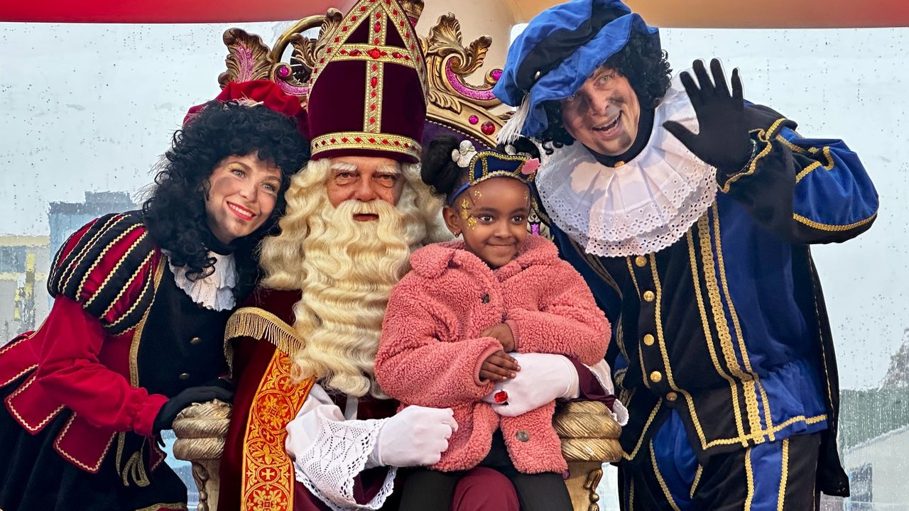 Sinterklaas en twee Pieten in Eindhoven (foto: Jan Peels).