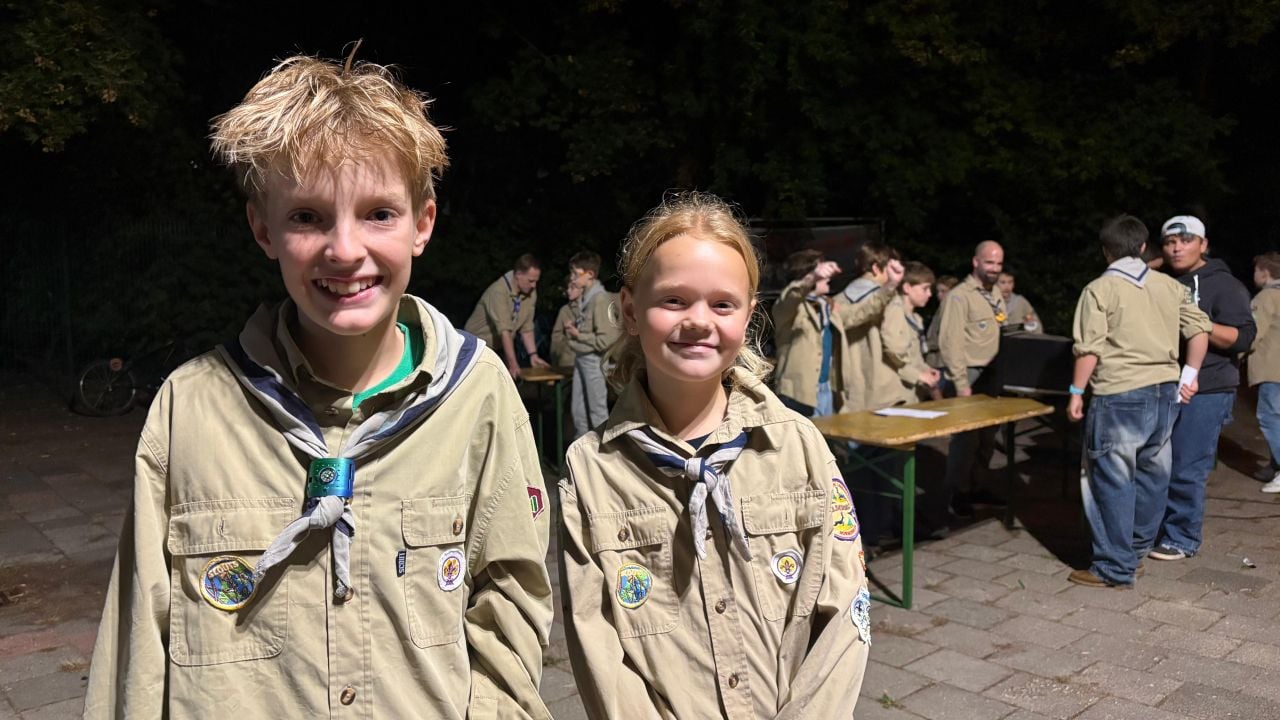 Nick en Suze zijn blij dat ze iedere week naar de scouting kunnen (foto: Pieter Soethout).