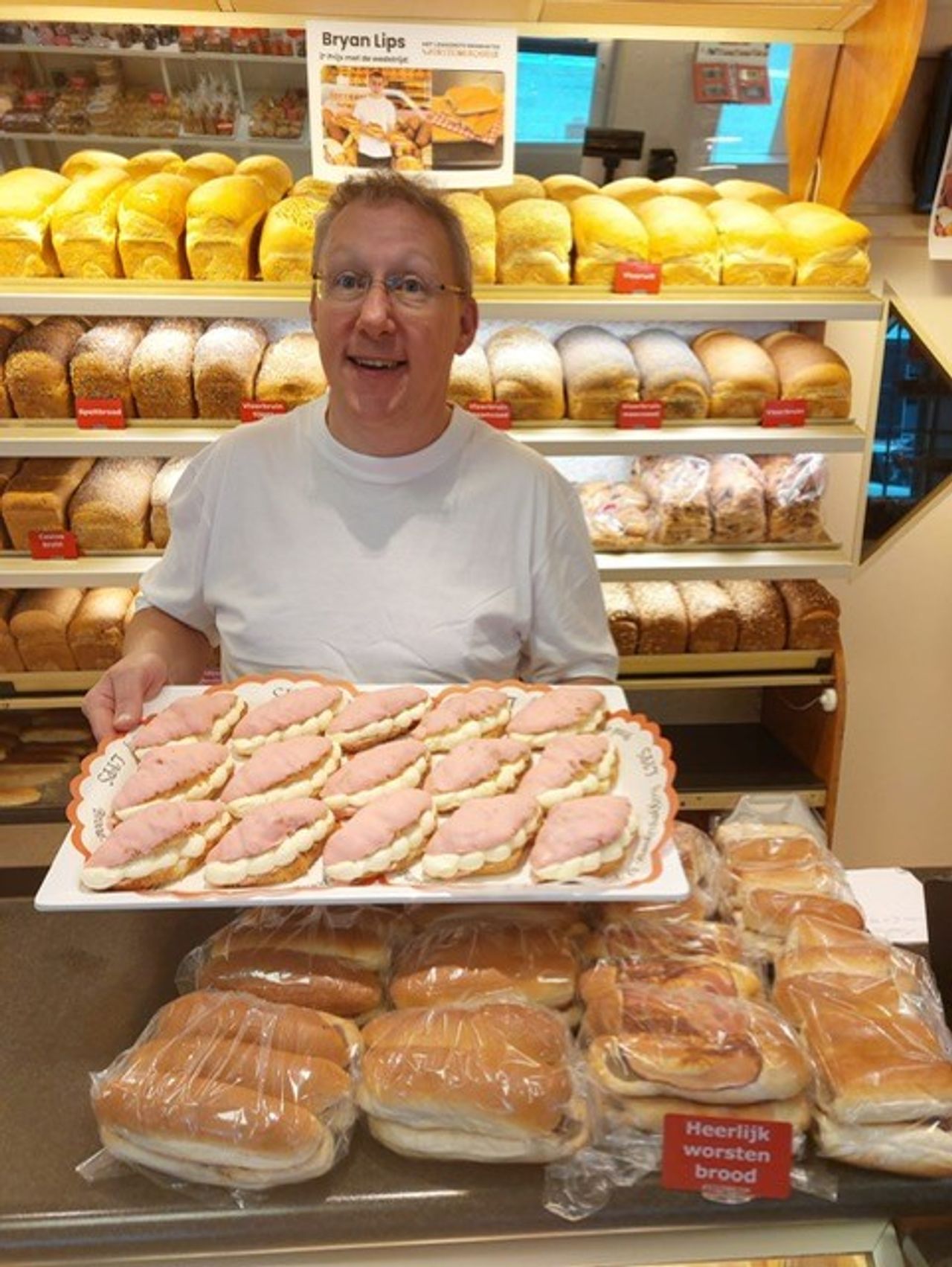 Pieter Lips verkoopt crompouces als zoete broodjes. 