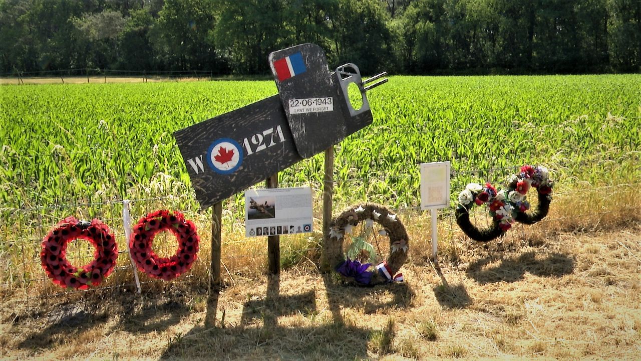 Het provisorisch gedenkteken bij Rucphen. (foto: Raoul Cartens)