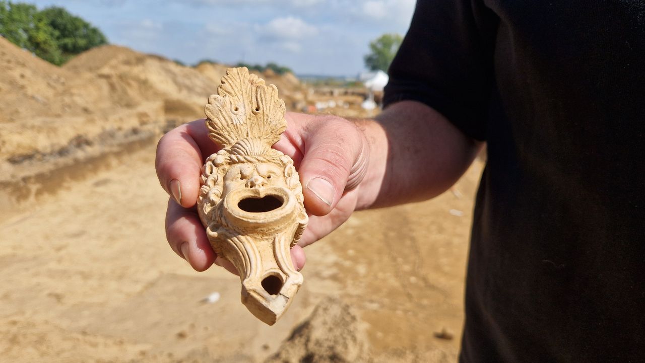 Het bijzondere olielampje (foto: Tom Berkers).