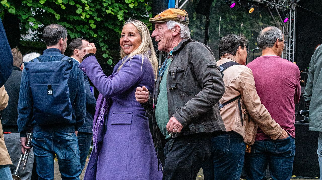 En er wordt genoeg gedanst (foto: Robert Arts).