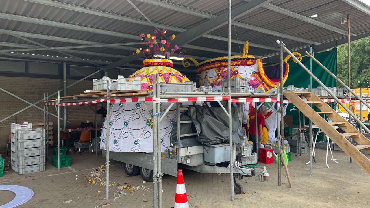 Nog even doorprikken, maar dan is het 'ei' klaar voor zaterdag (foto door: Lola Zopfi)