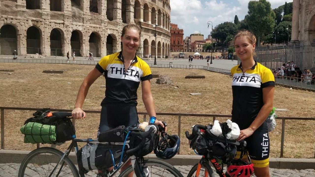 Claudia (links) en Joanne in Rome. 