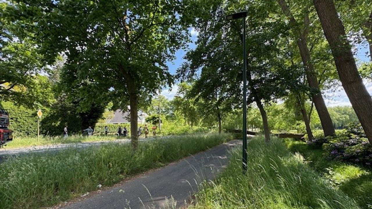 Een weg en twee fietspaden werden versperd (foto: Gabriël Karreman).