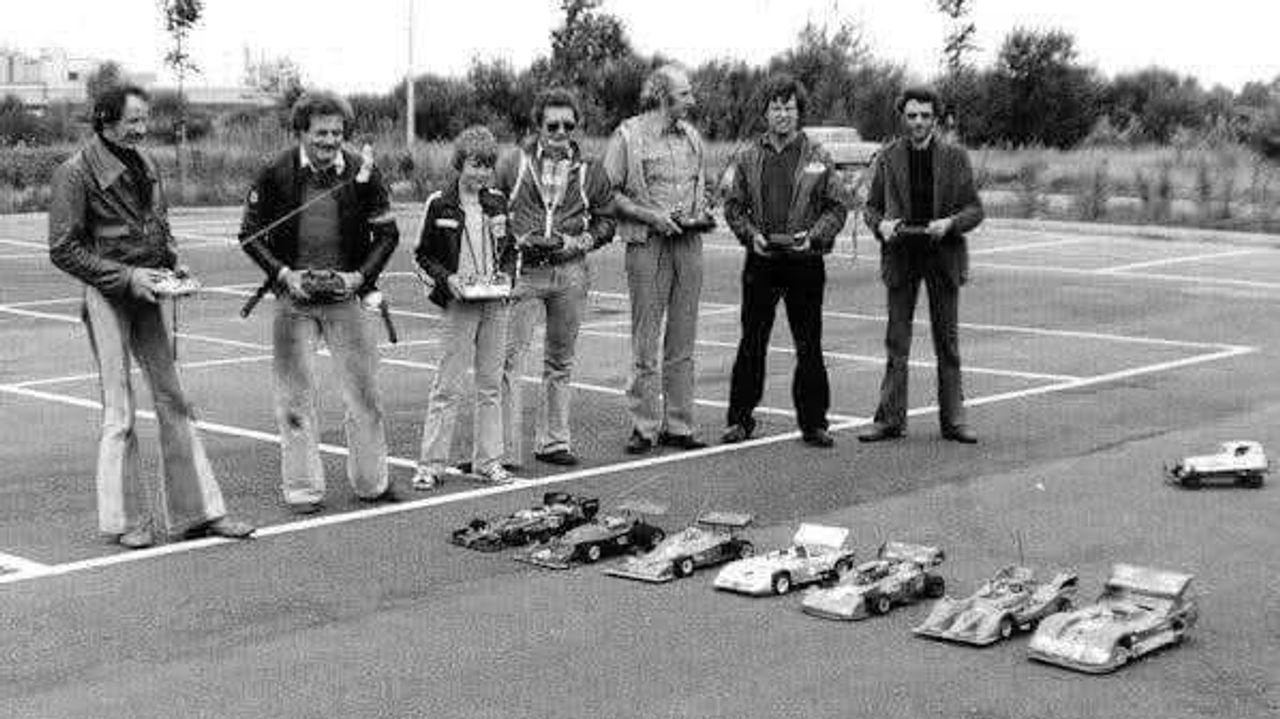 Marieke met haar vader op de modelautoclub in Rucphen. (foto: privéarchief)