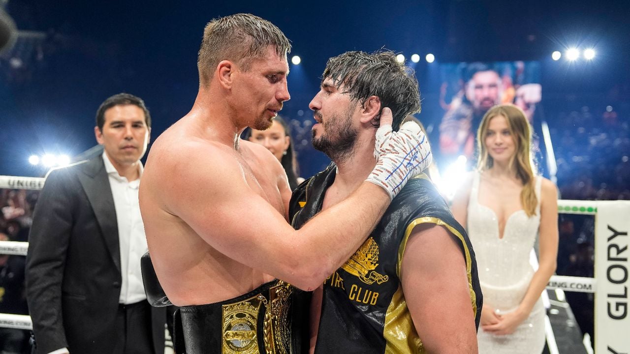 Rico Verhoeven en Artem Vakhitov (foto: GLORY, Alexis Goudeau).