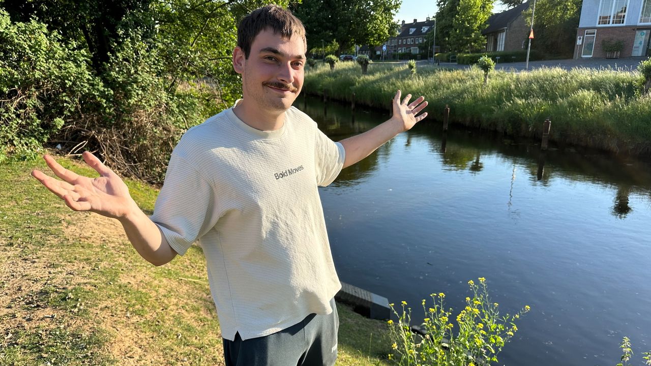 Simon van Ingen bij de ligplaatsen die niet worden gebruikt.