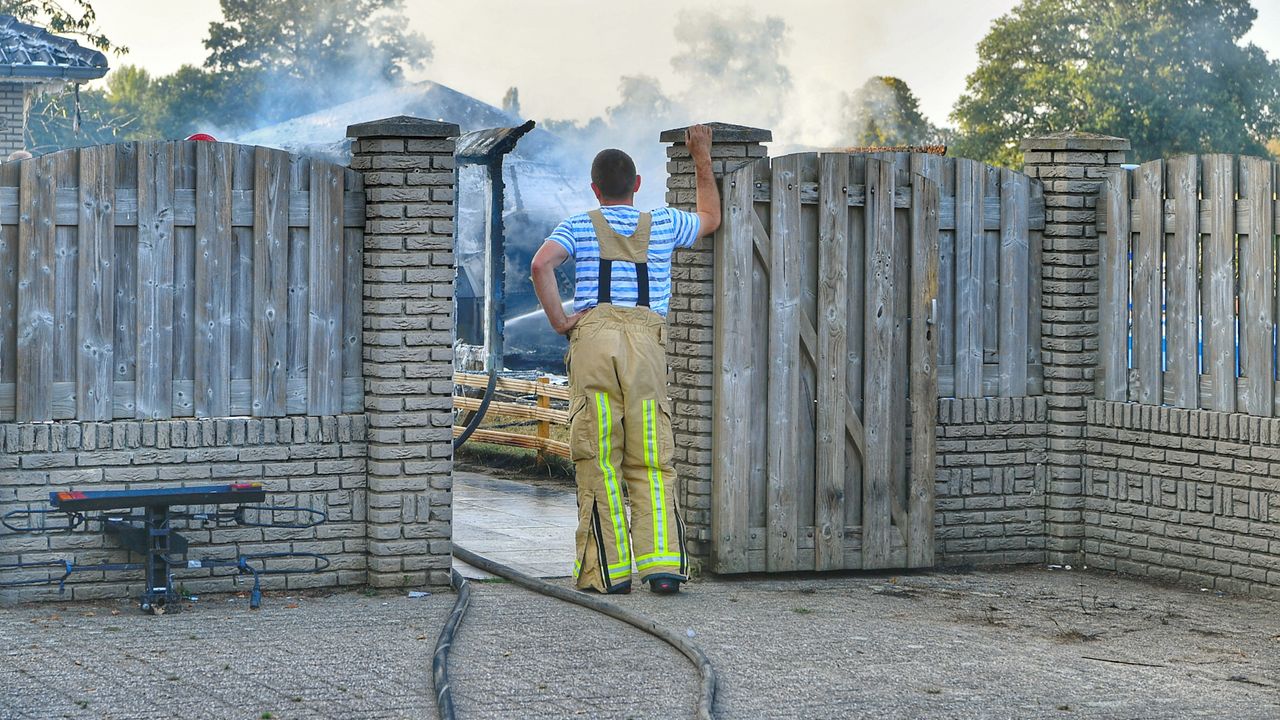 Het schuurtje was niet meer te redden (foto: Rico Vogels/SQ Vision).