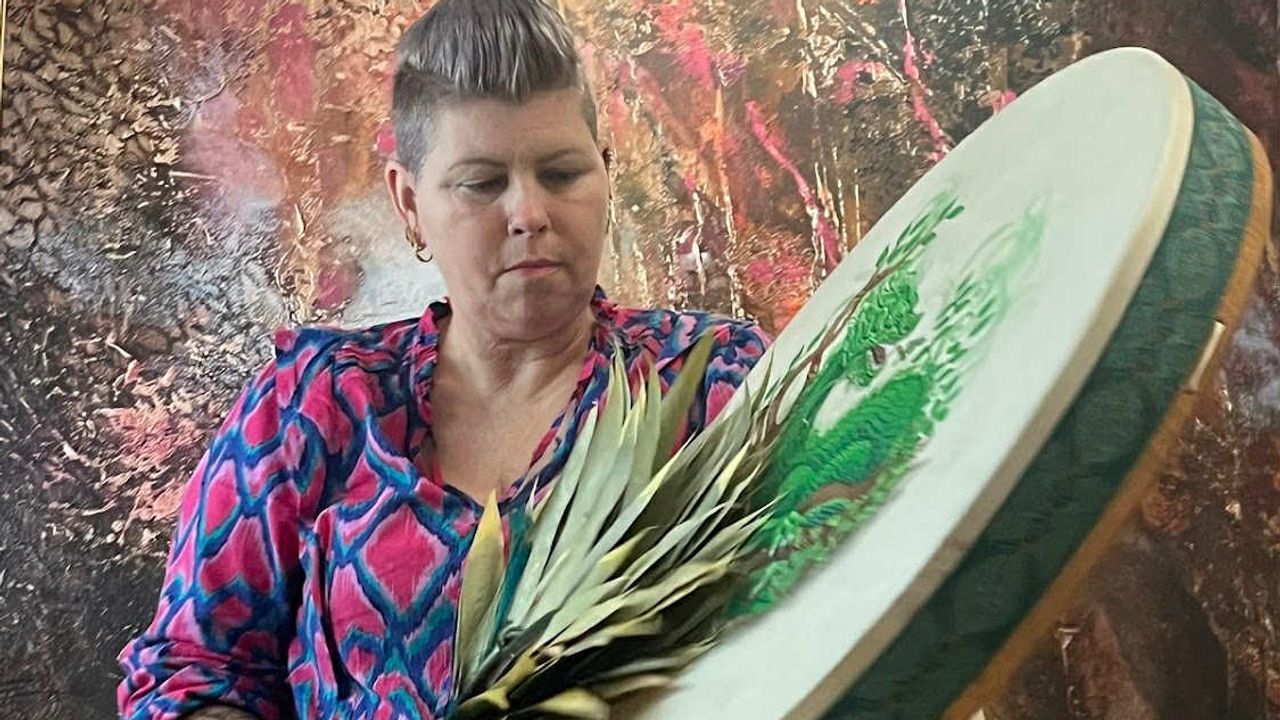 Trudie tijdens de creatieve workshops die ze nu zelf geeft (privéfoto). 