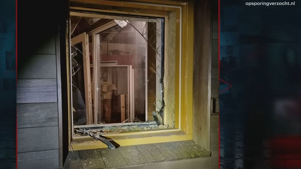 Inbrekers kwamen via het raam de studio binnen (Foto: Opsporing Verzocht).