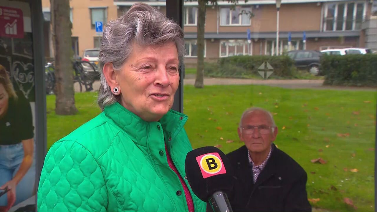 De 'stamgaste' neemt het op voor de eigenaar van het getroffen café (foto: Omroep Brabant).