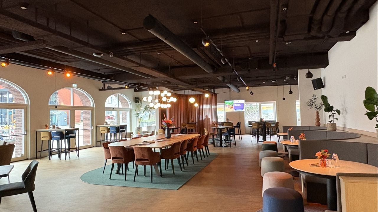 Het grand café van Bruis (foto: Karin Kamp).