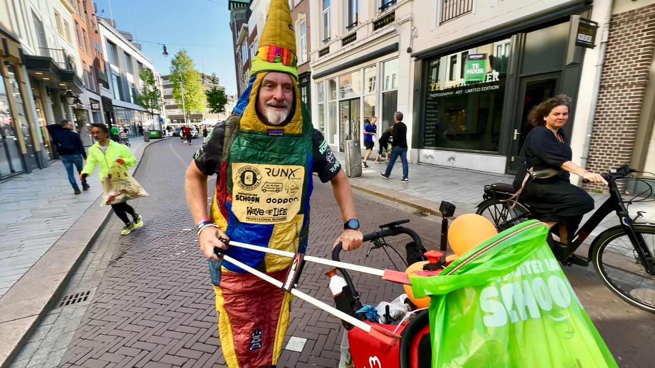 Paul rent door de binnenstad van Den Bosch (foto: Jan Peels).