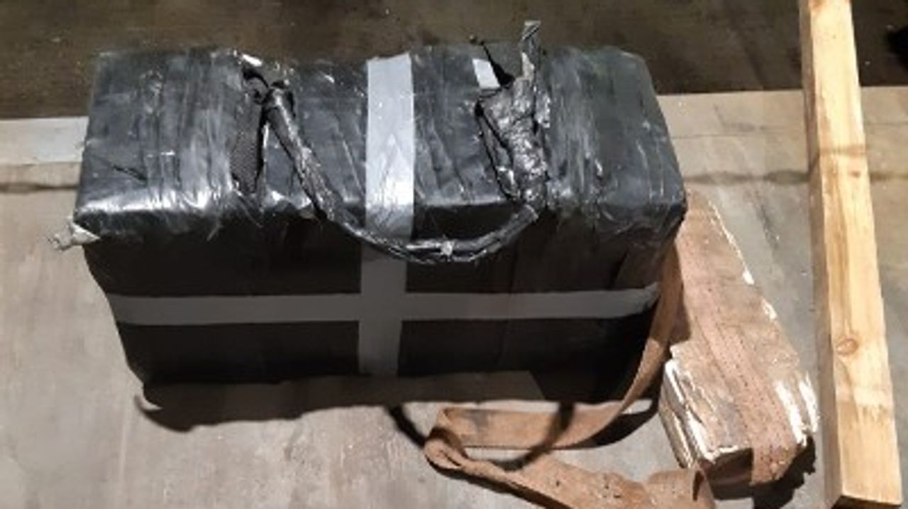 De cocaïne werd ontdekt door medewerkers van een bedrijf in Roosendaal (foto: politie).