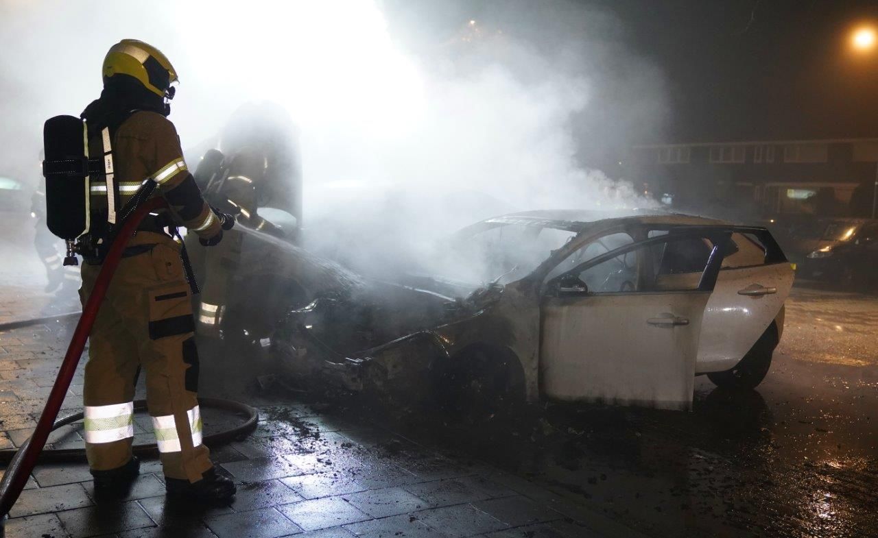 De auto's waren niet meer te redden (foto: Bart Meesters/Meester Multi Media/SQ Vision).