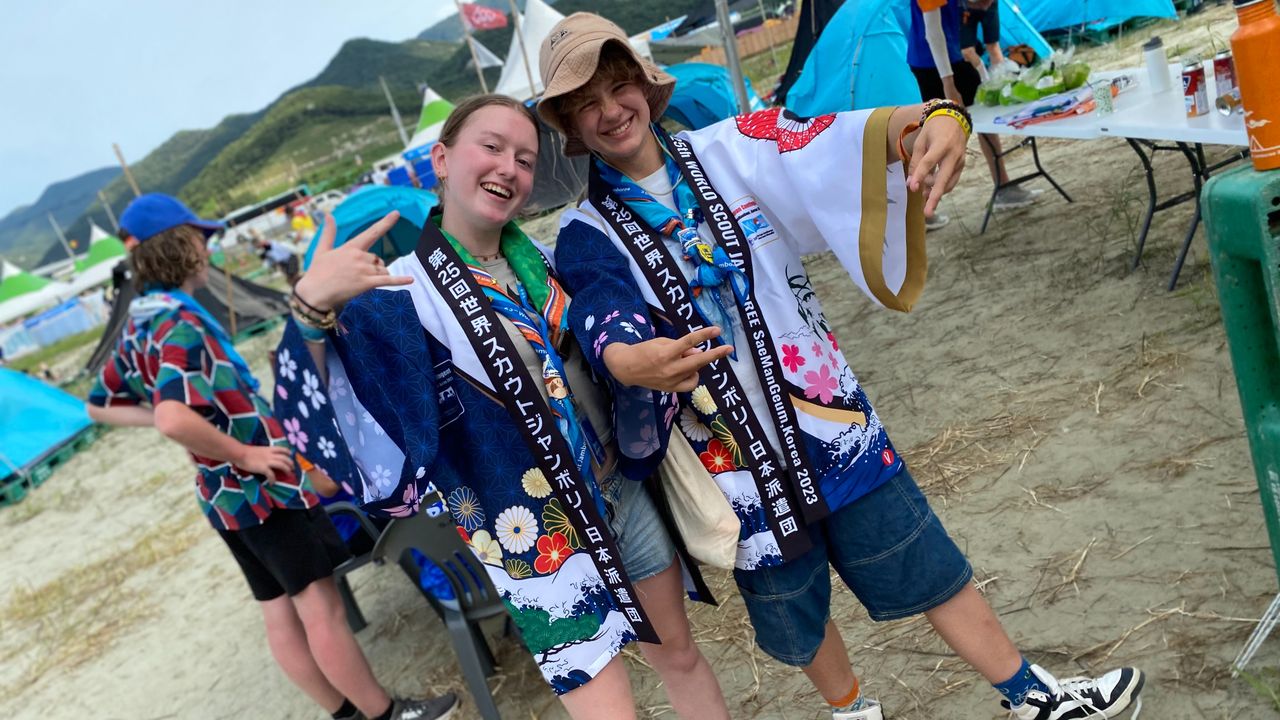 Een aantal scouts wist zelfs een kimono te scoren (foto: Ilse Schoenmakers).