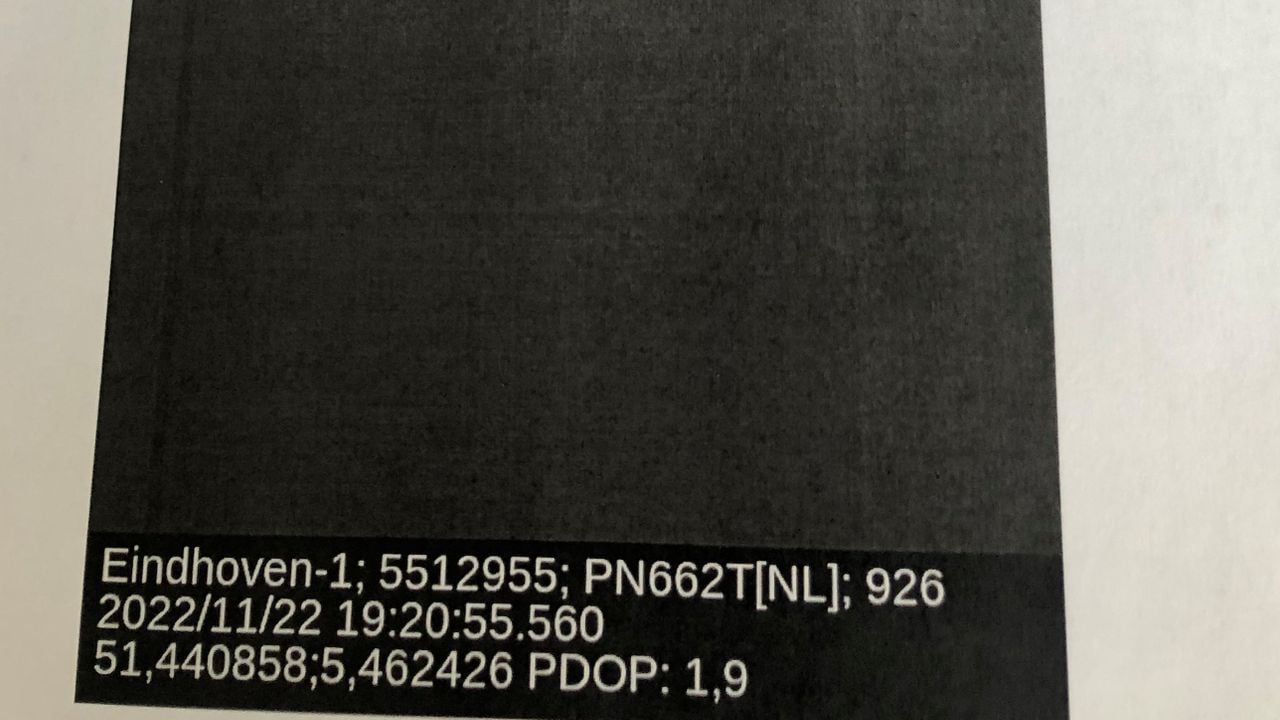 De foto waarop de auto van Max zou moeten staan. 