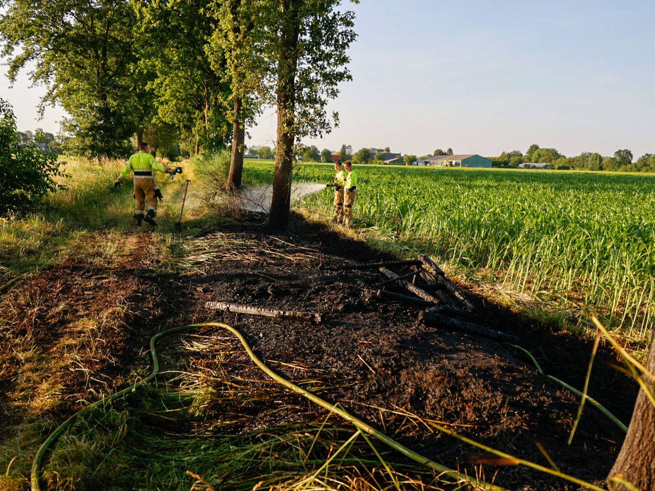 De brandweer wist erger te voorkomen (foto: Addy Smits/Persbureau Heitink).