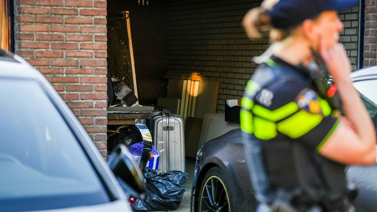Aan de Abrikozenstraat werd een garagebox en huis doorzocht (foto: SQ Vision).