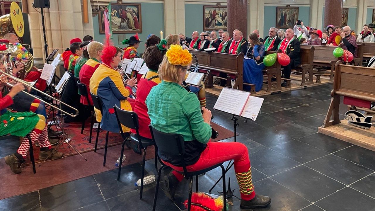 De traditionele Cranavalsmis (foto: Omroep Brabant).