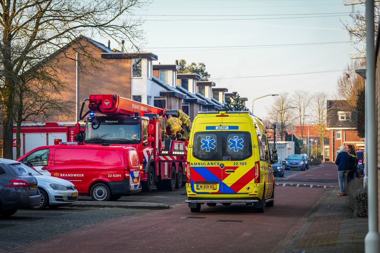 Ambulancemedewerkers ontfermden zich over het slachtoffer (foto: SQ Vision).