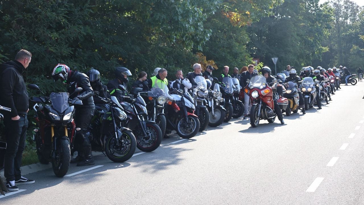 Een deel van de motorrijders die de erehaag vormden (foto: Edward van den Borne/Edward-Media).