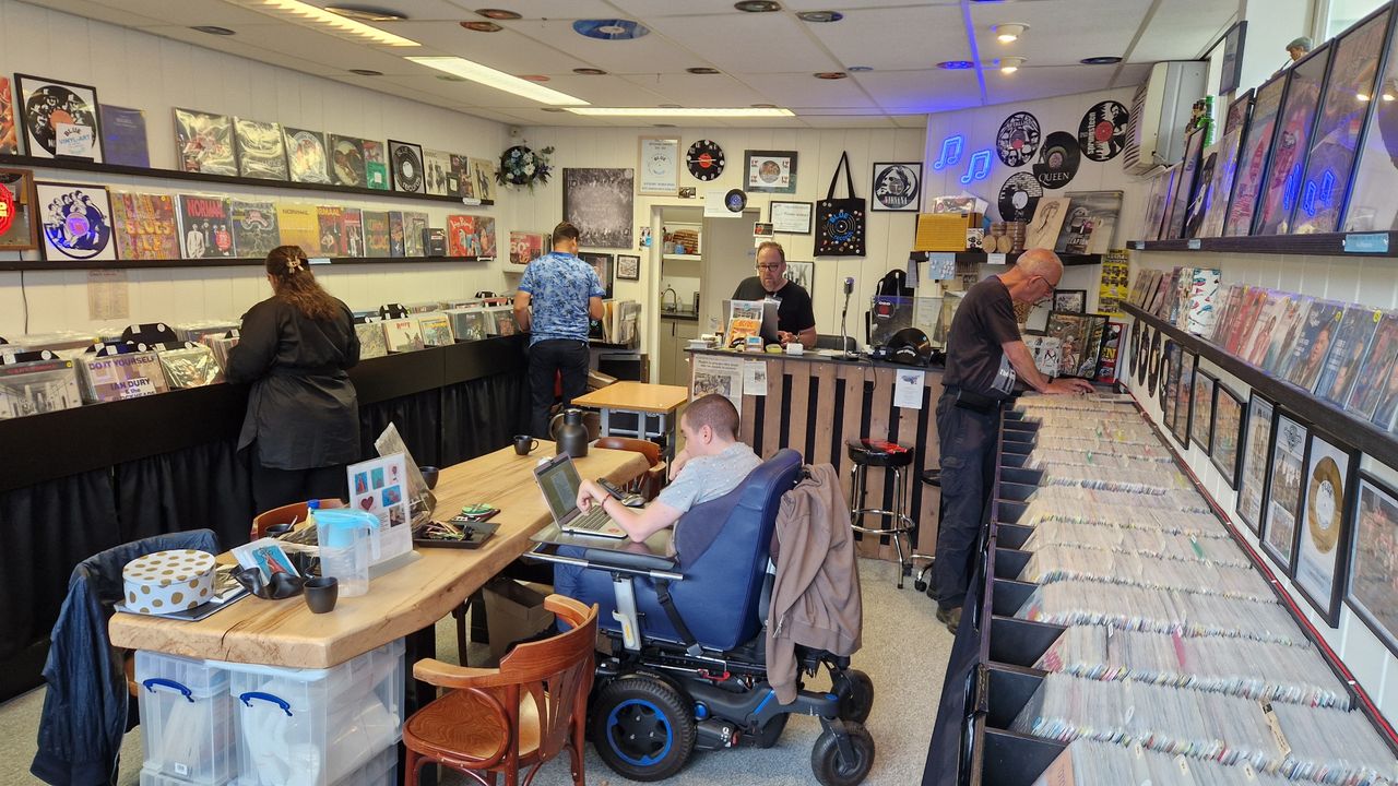 De platenzaak van Frank van binnen (foto: Tom Berkers).