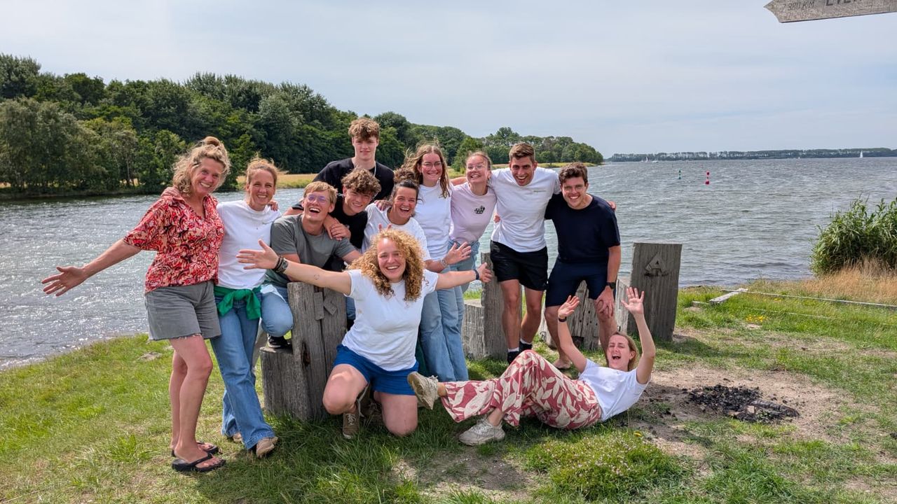De groep vrijwilligers onder wie Laura die het kamp organiseerde (privéfoto). 