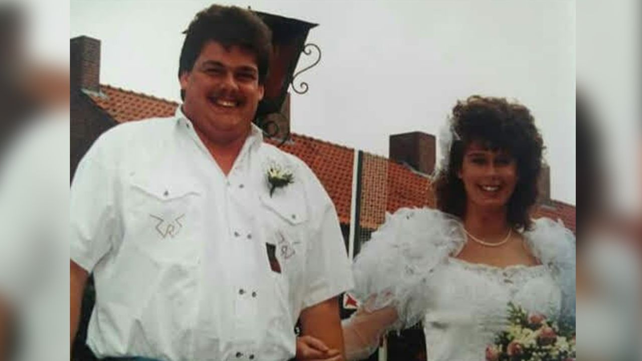 Hennie en Carola op de bruiloft van Carola (privéarchief)