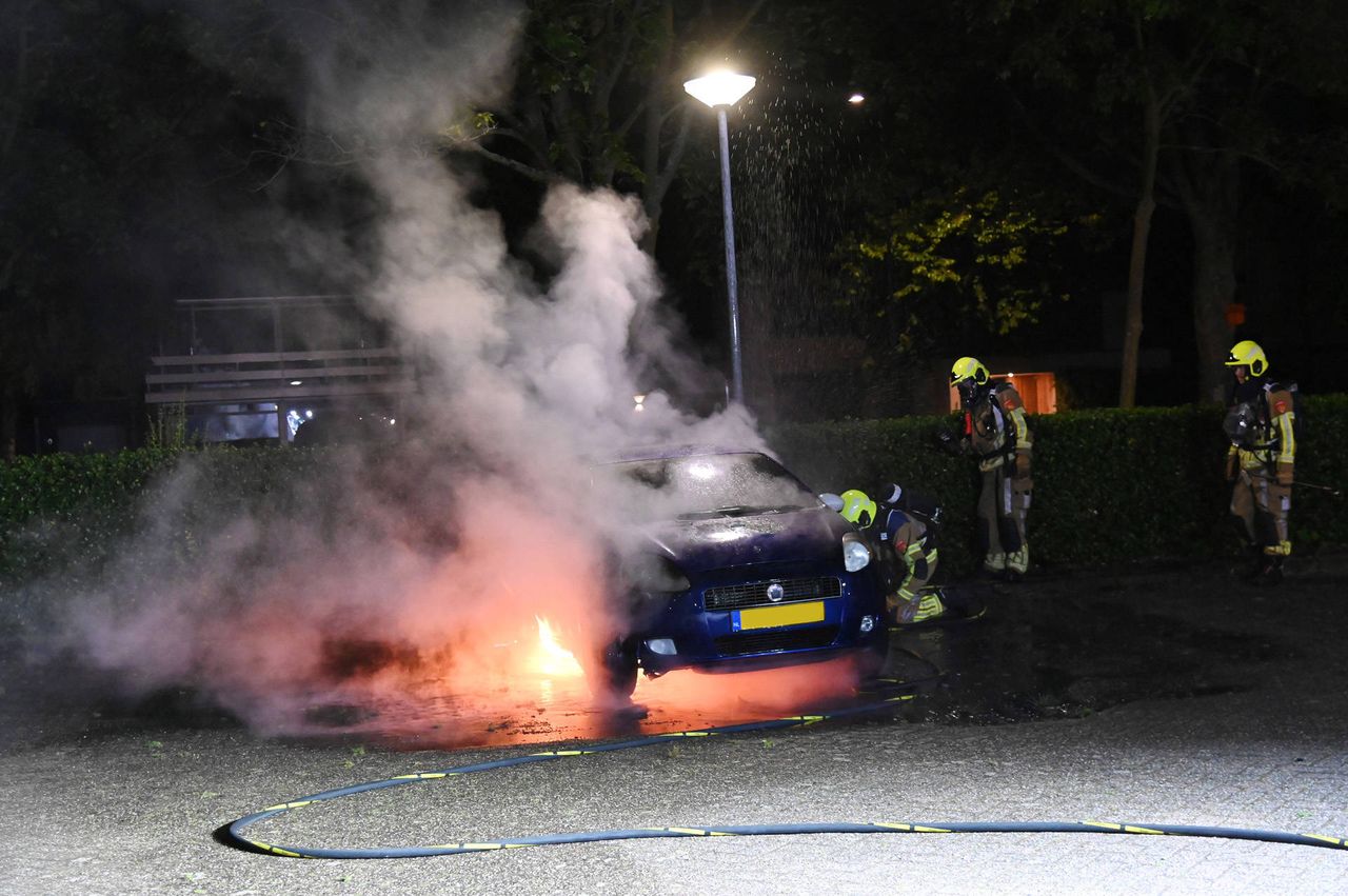 De auto liep forse schade op (foto: Perry Roovers/Persbureau Heitink).