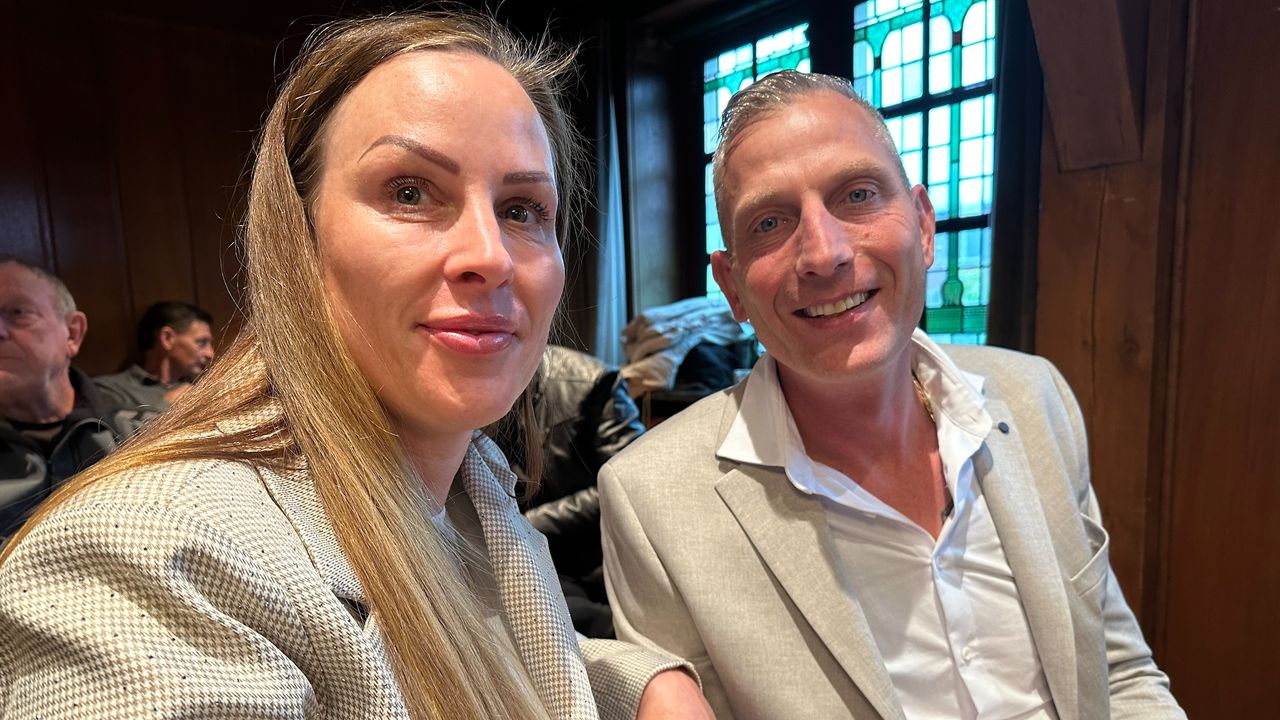 Bart en Leonie Hülters in de raadszaal.