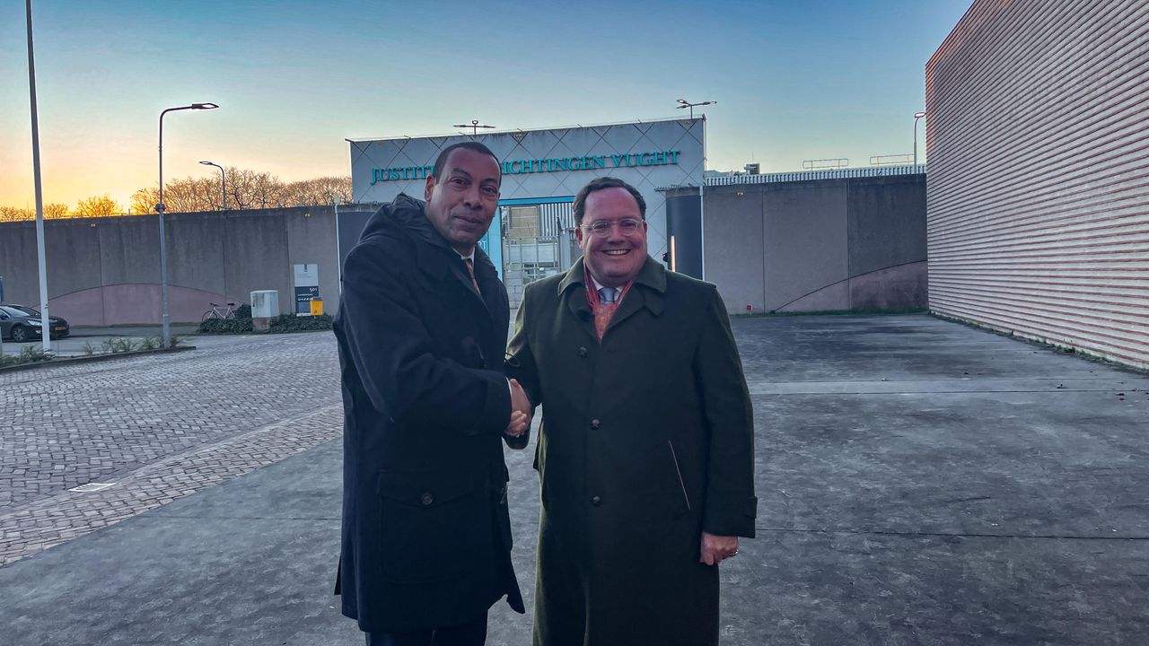 Minister Weerwind en burgemeester Van de Mortel op de dag van de opening van de tijdelijke weg (foto: Omroep Brabant).