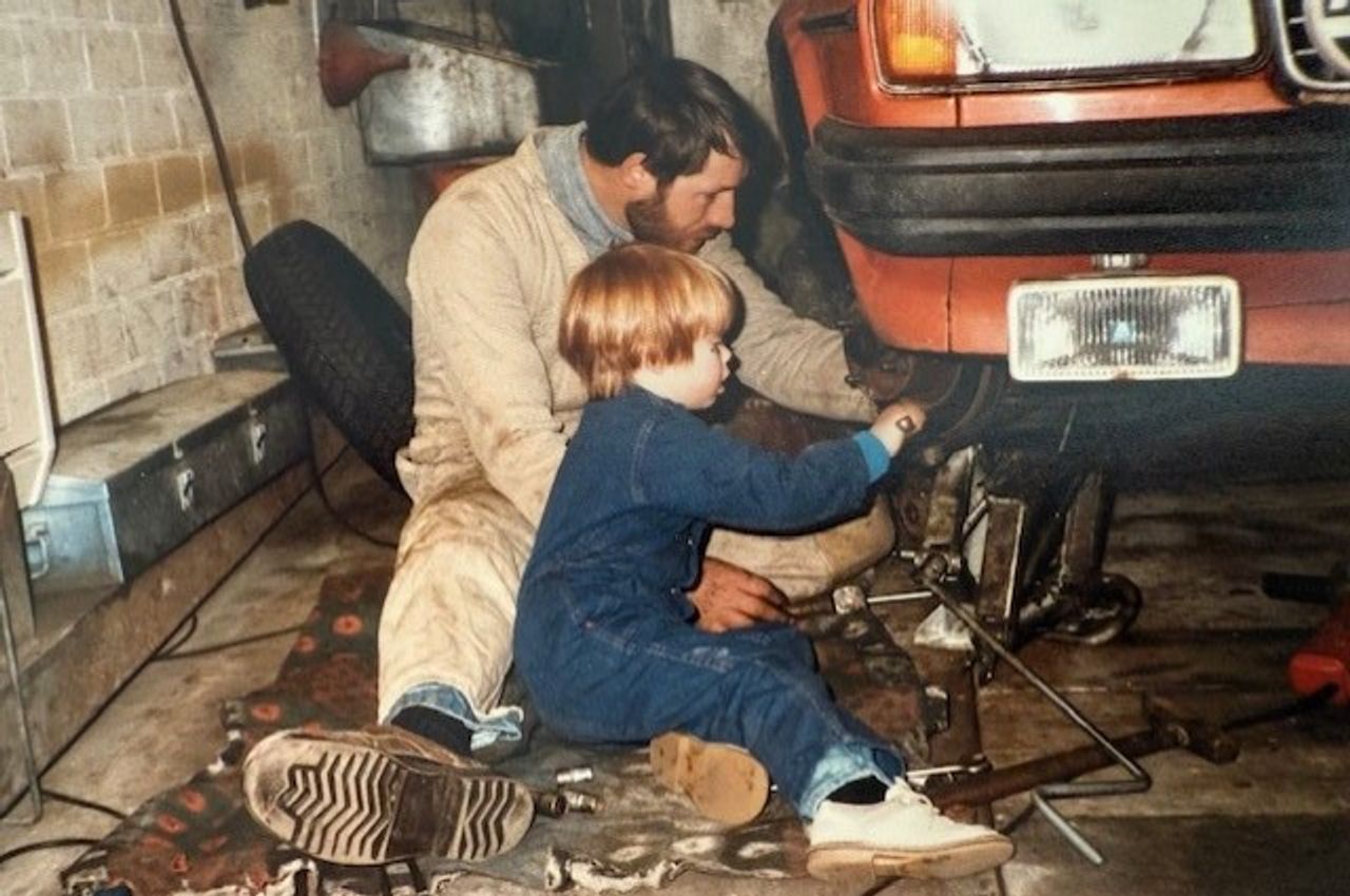 Anke en haar vader aan het werk in 'de put' (foto: privéarchief).
