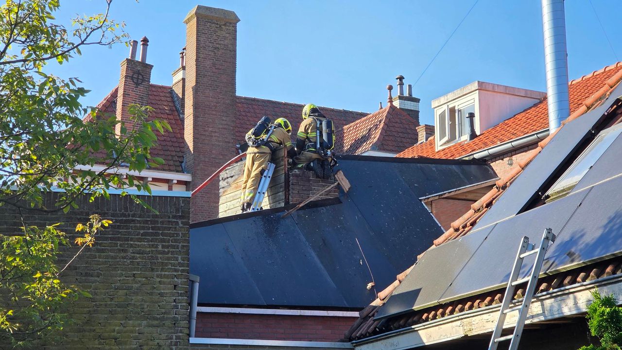 De brand was snel meester,  maar daarmee zat de klus er voor de brandweer nog niet op (foto: Noël van Hooft).